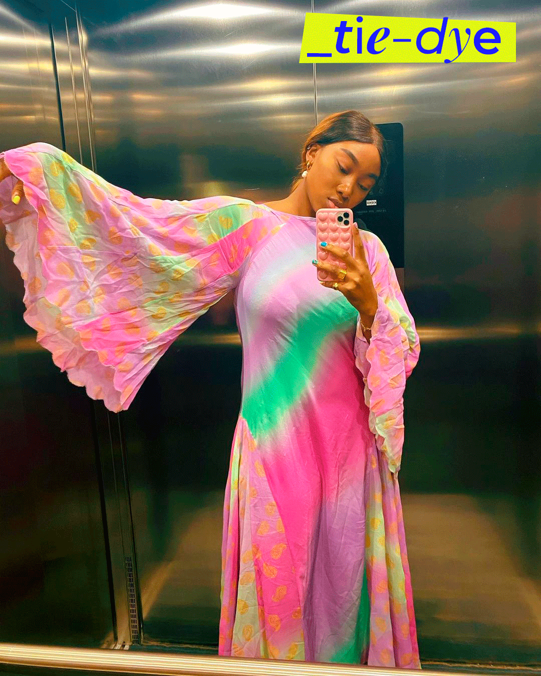 It girls - Tie dye - 2020 - Primavera - Street Style - https://stealthelook.com.br